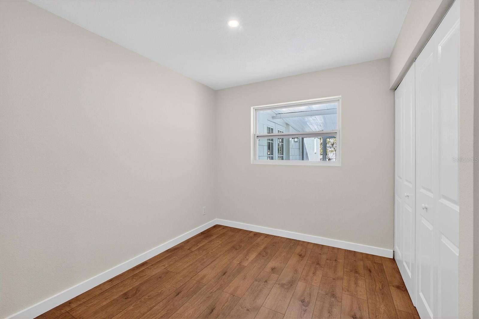 Listing photo id 9 for 5701 14th Avenue N