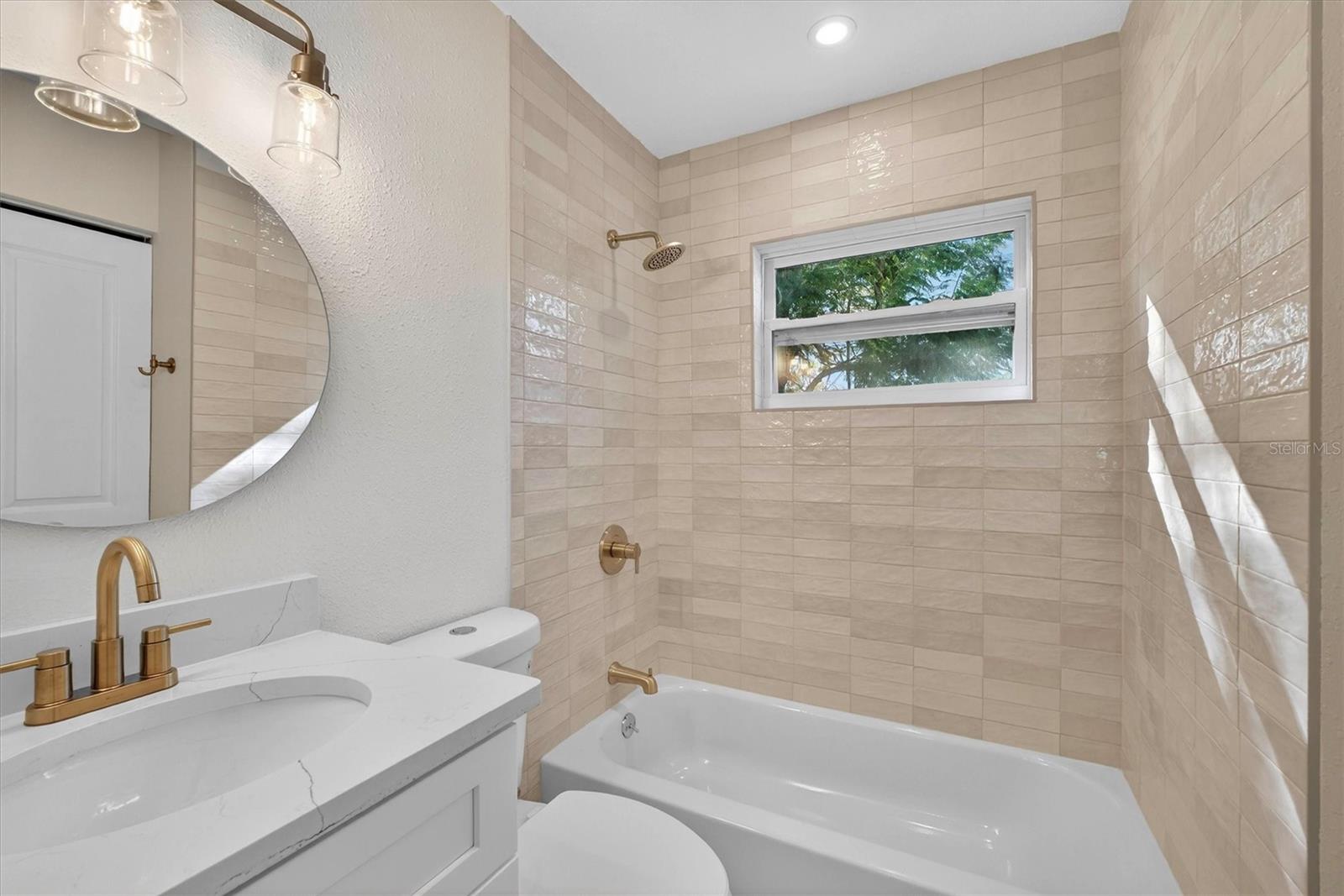 Listing photo id 11 for 5701 14th Avenue N