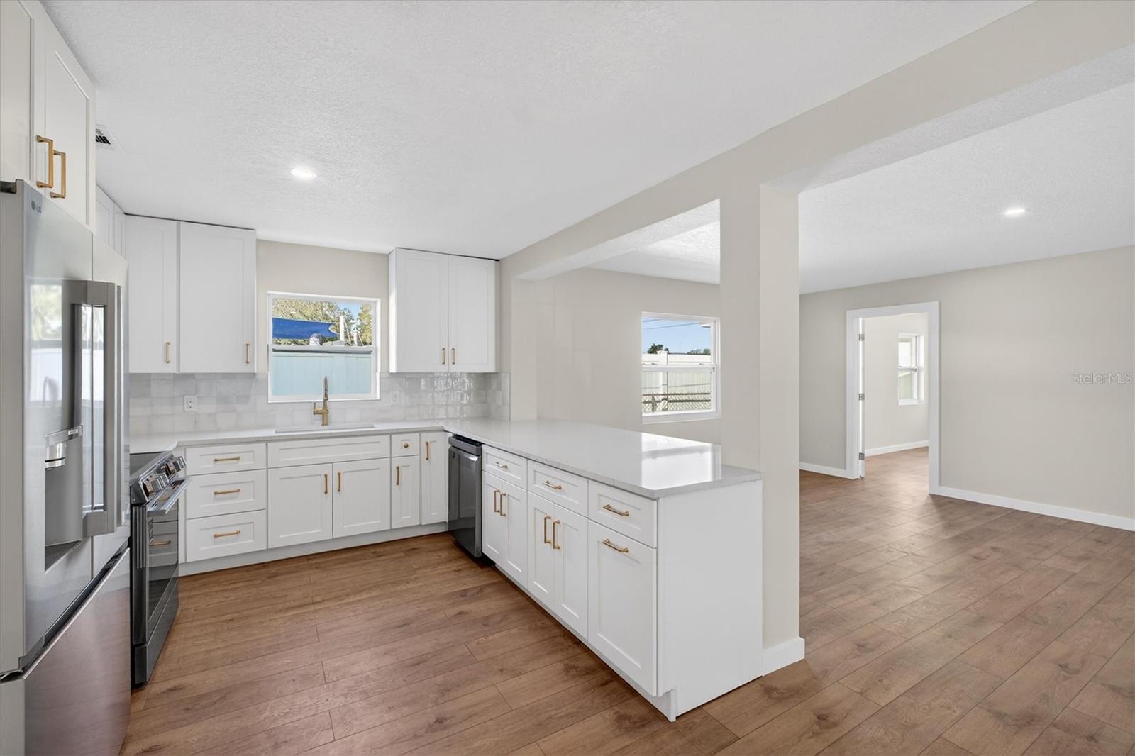 Listing photo id 14 for 5701 14th Avenue N