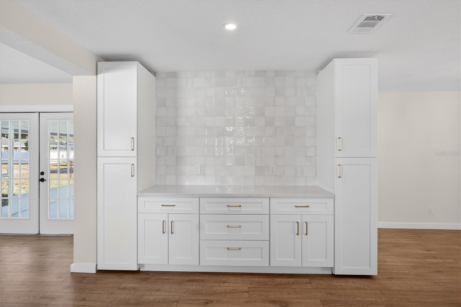 Listing photo id 16 for 5701 14th Avenue N