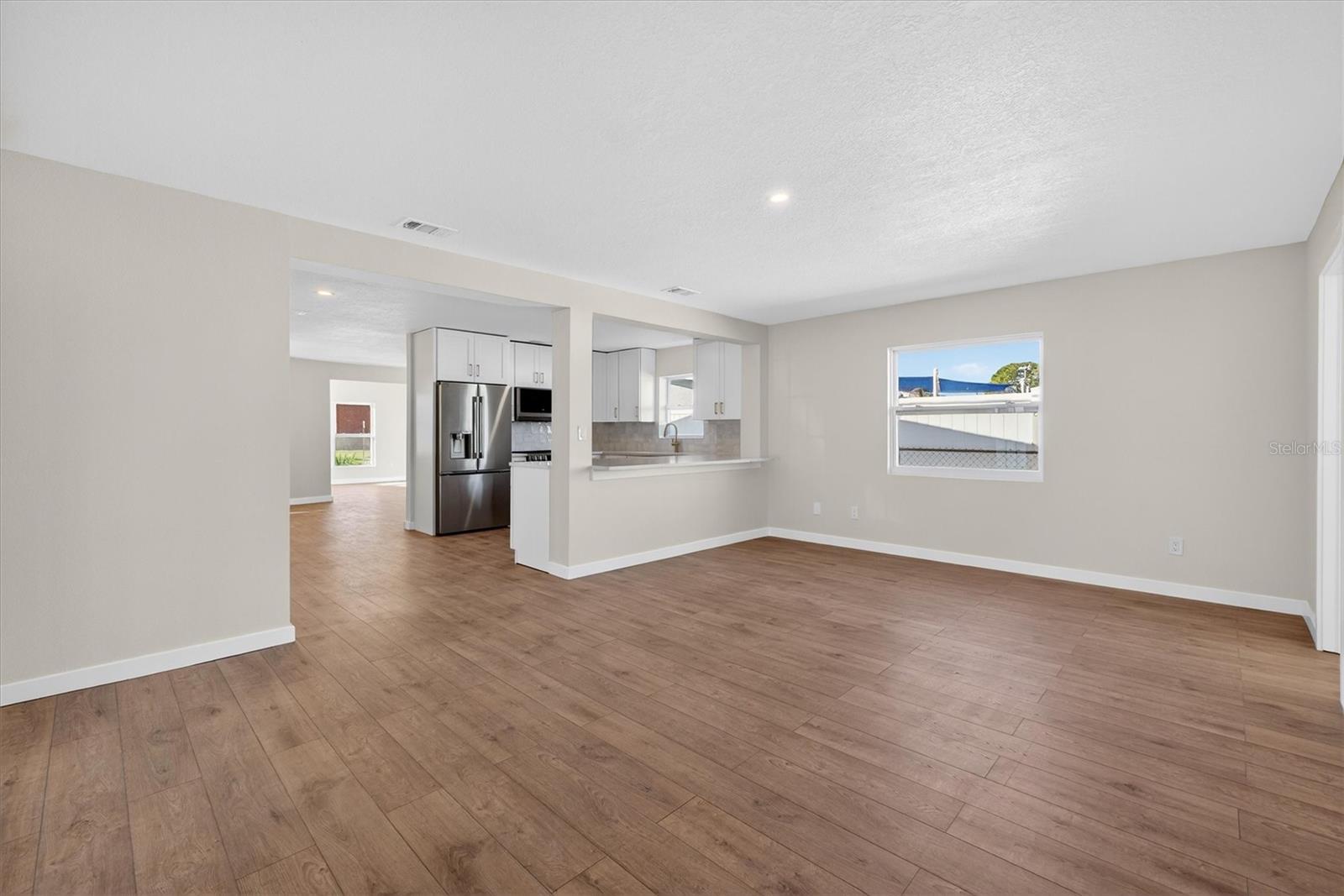 Listing photo id 18 for 5701 14th Avenue N