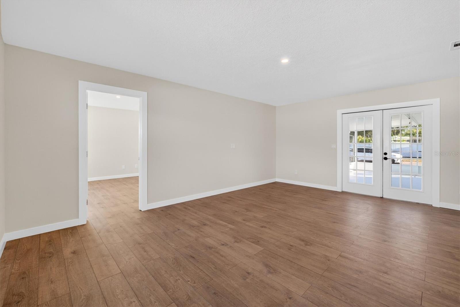 Listing photo id 19 for 5701 14th Avenue N