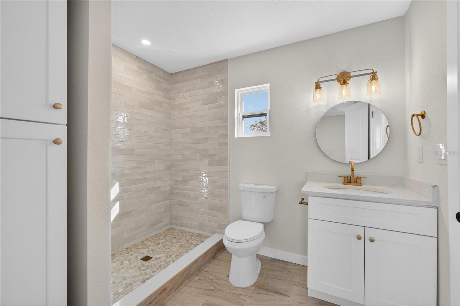 Listing photo id 22 for 5701 14th Avenue N