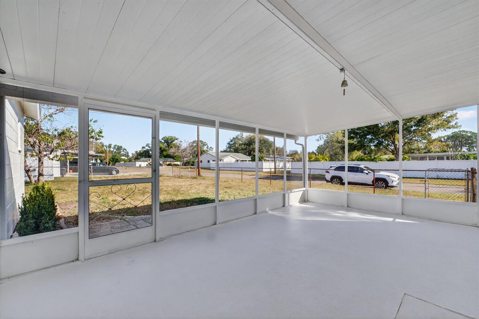 Listing photo id 23 for 5701 14th Avenue N