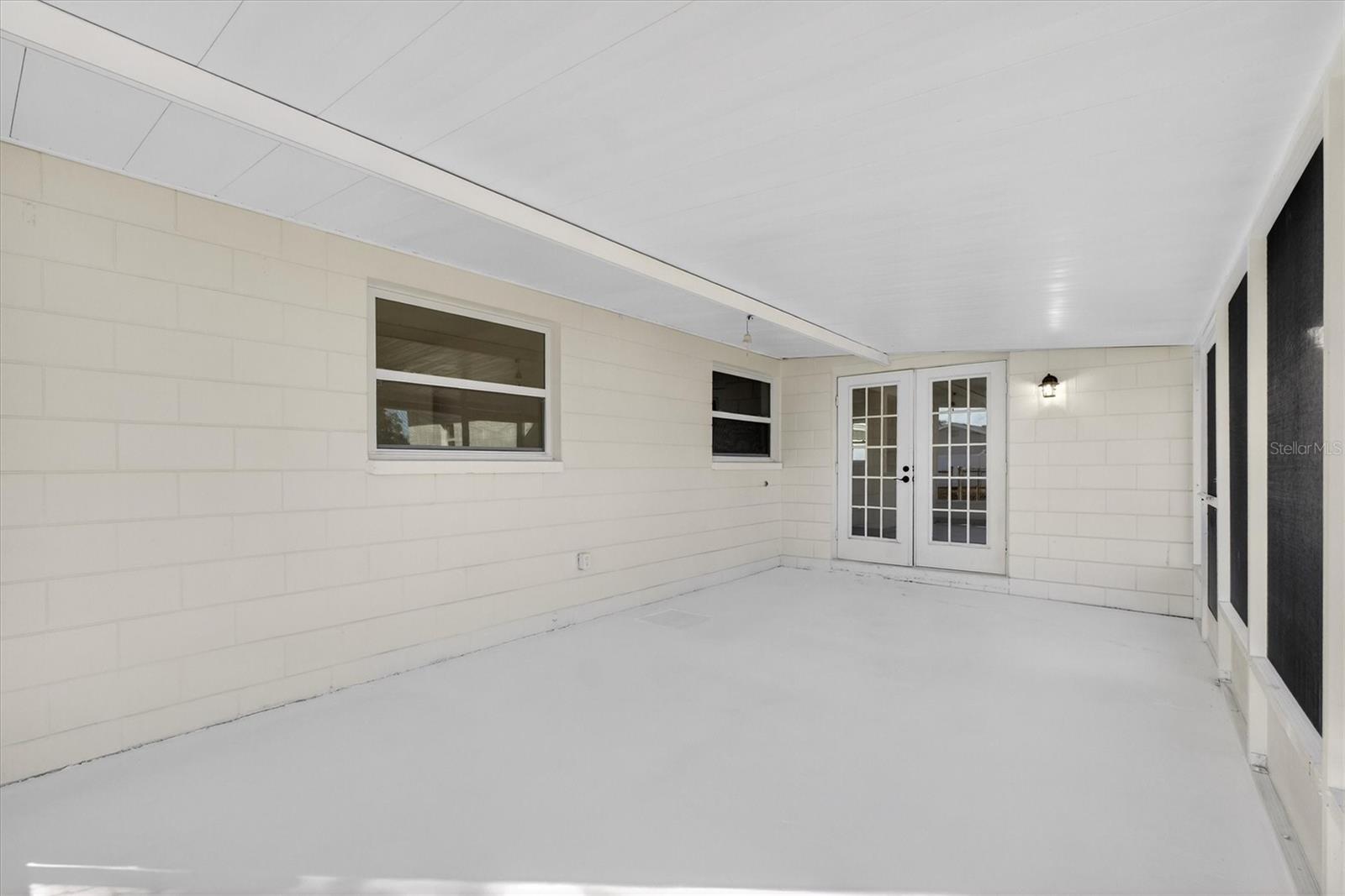 Listing photo id 24 for 5701 14th Avenue N