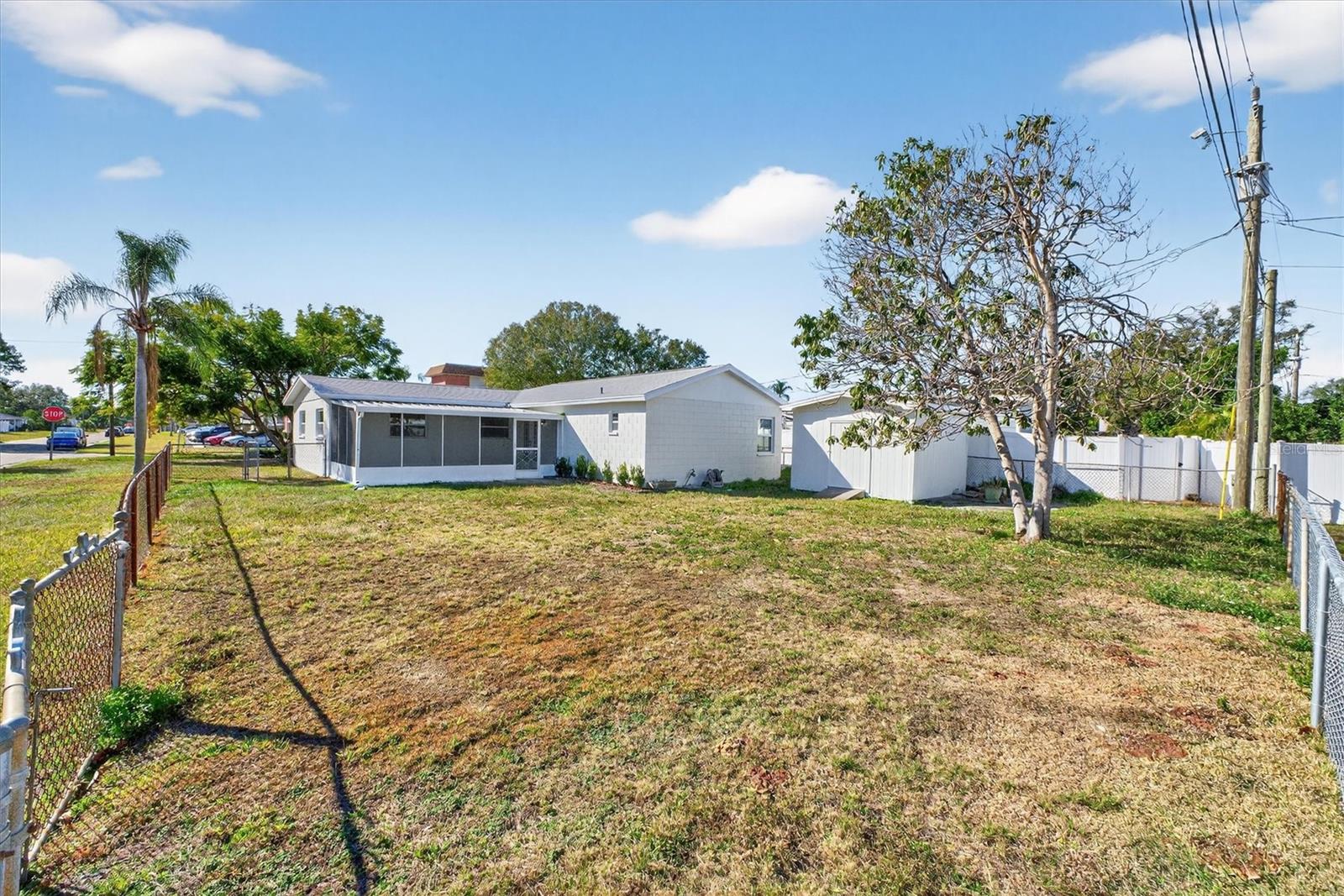 Listing photo id 25 for 5701 14th Avenue N