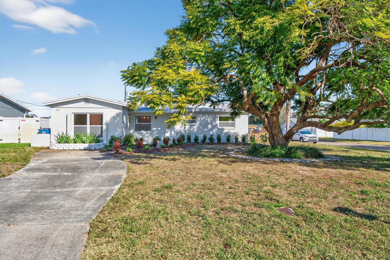 Listing photo id 1 for 5701 14th Avenue N