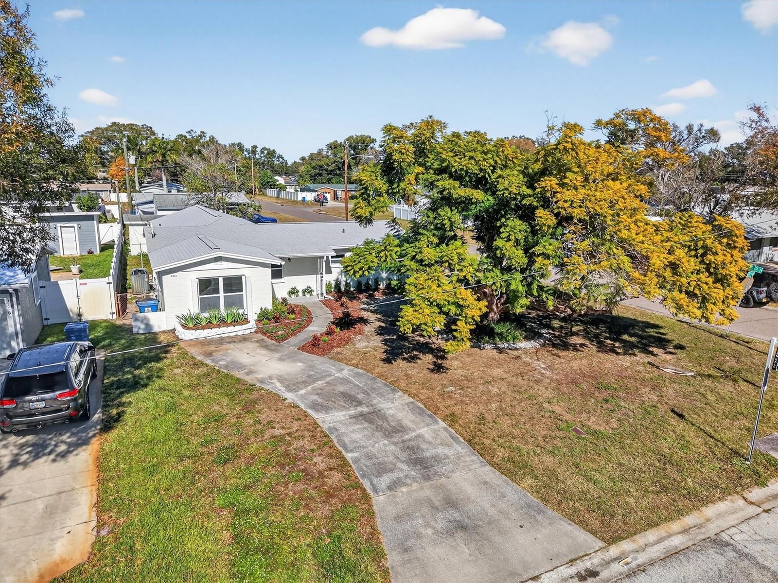 Listing photo id 29 for 5701 14th Avenue N