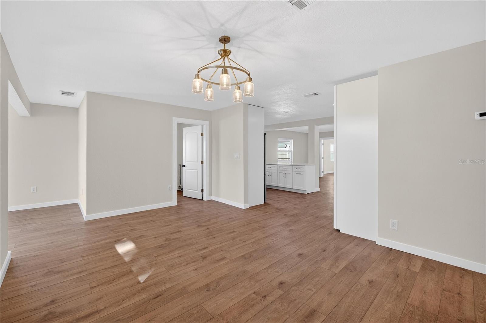 Listing photo id 7 for 5701 14th Avenue N