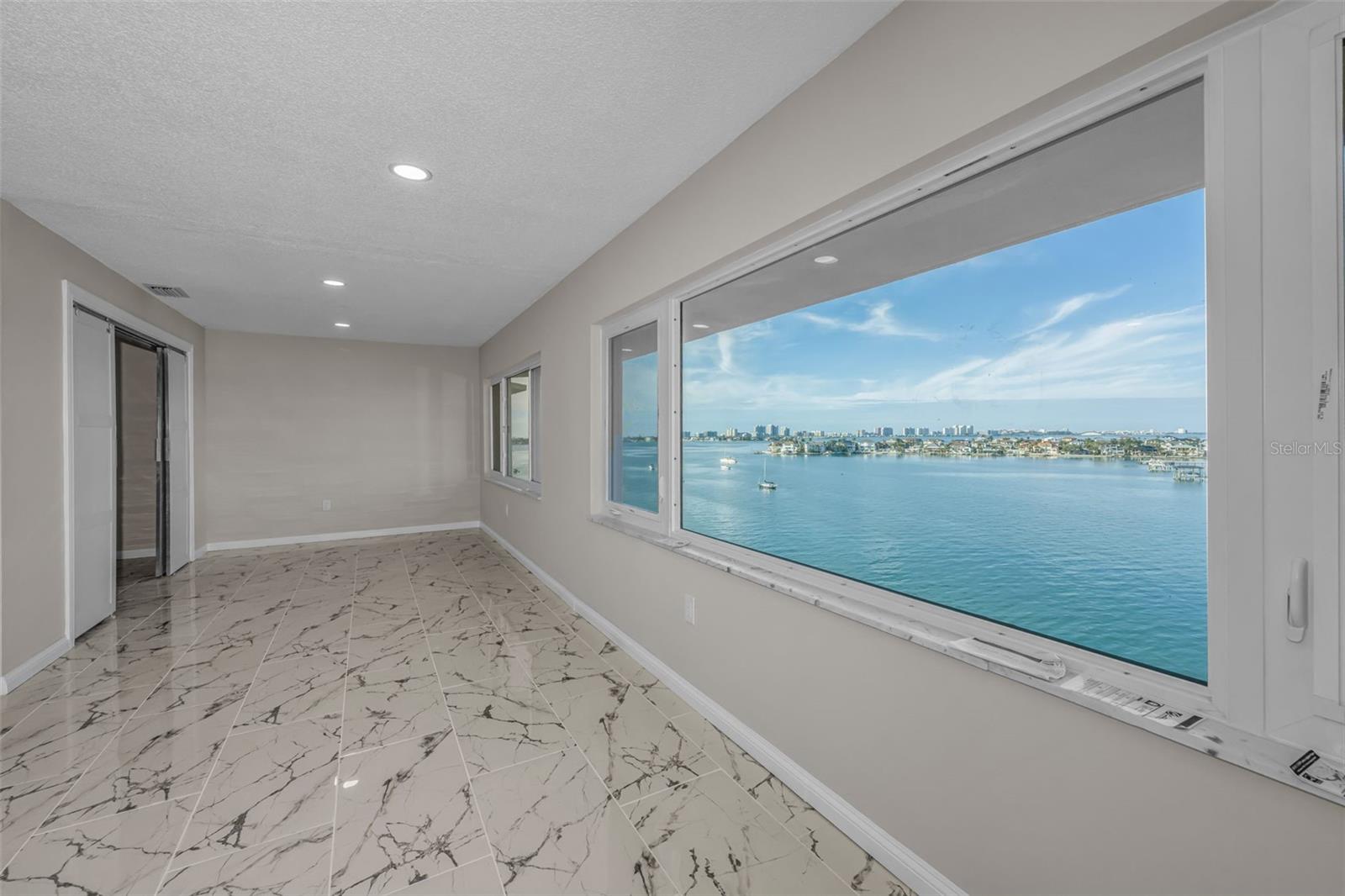 Image 12 of 68 For 100 Bluff View Drive 604c