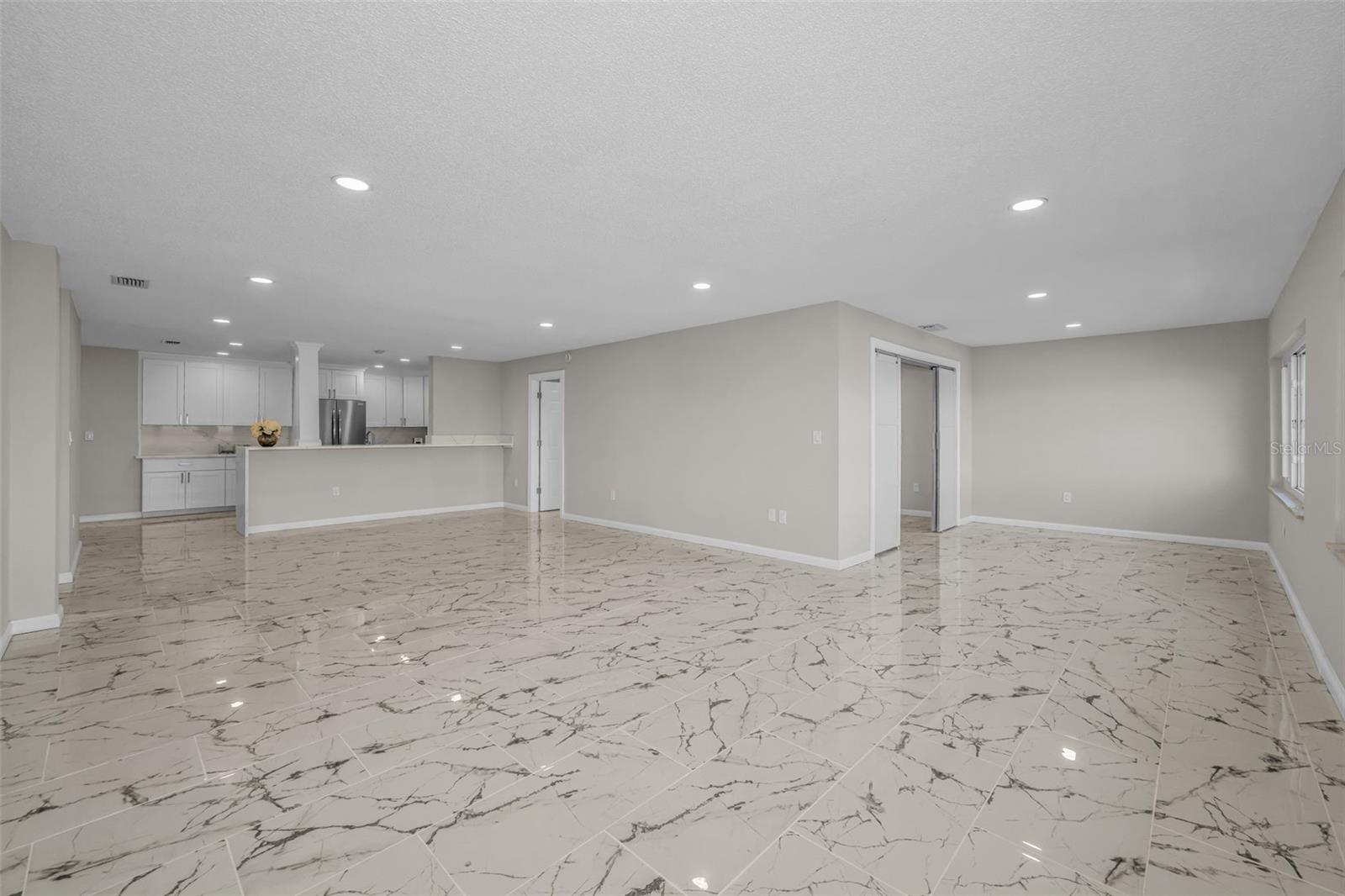 Image 14 of 68 For 100 Bluff View Drive 604c