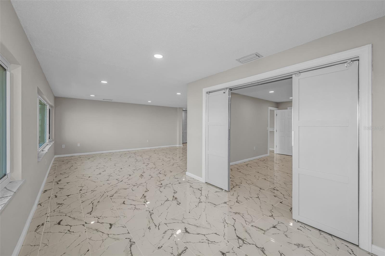 Image 16 of 68 For 100 Bluff View Drive 604c