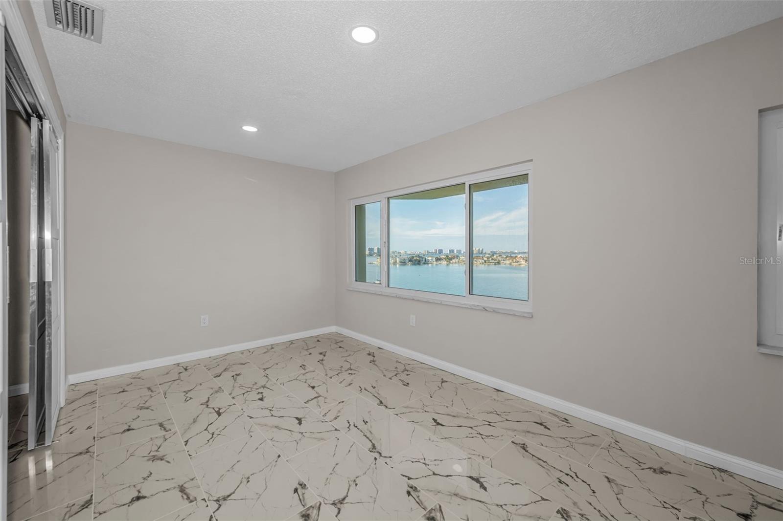 Image 17 of 68 For 100 Bluff View Drive 604c