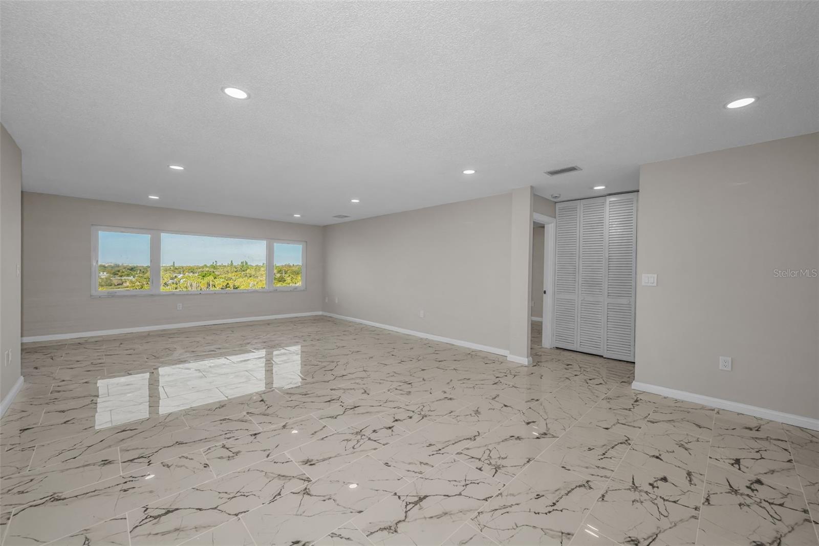 Image 21 of 68 For 100 Bluff View Drive 604c