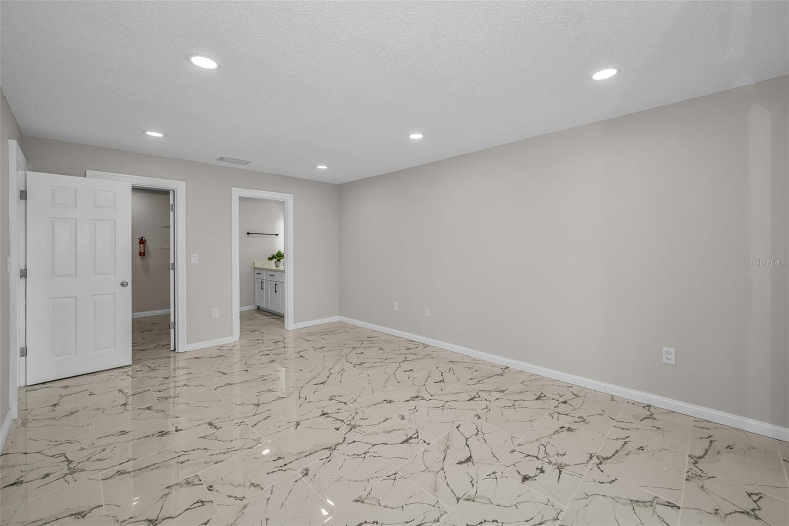 Image 25 of 68 For 100 Bluff View Drive 604c