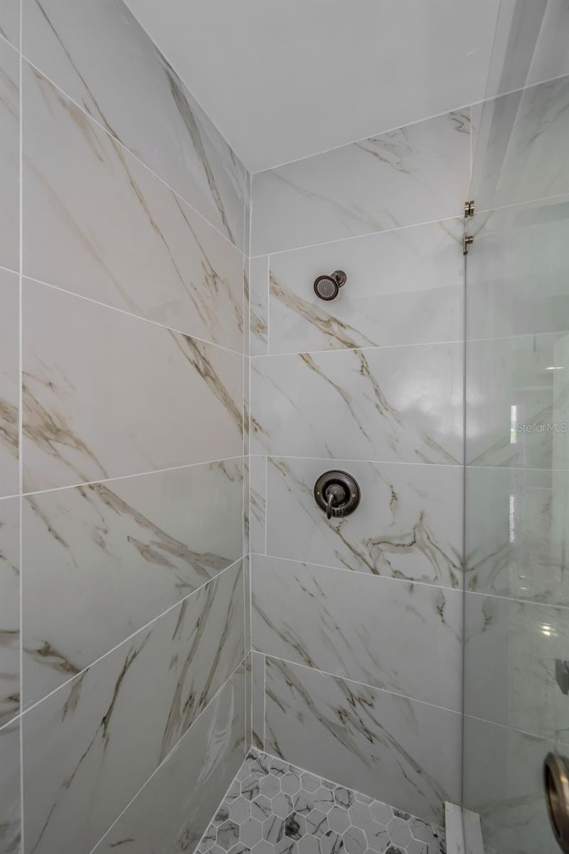 Image 28 of 68 For 100 Bluff View Drive 604c