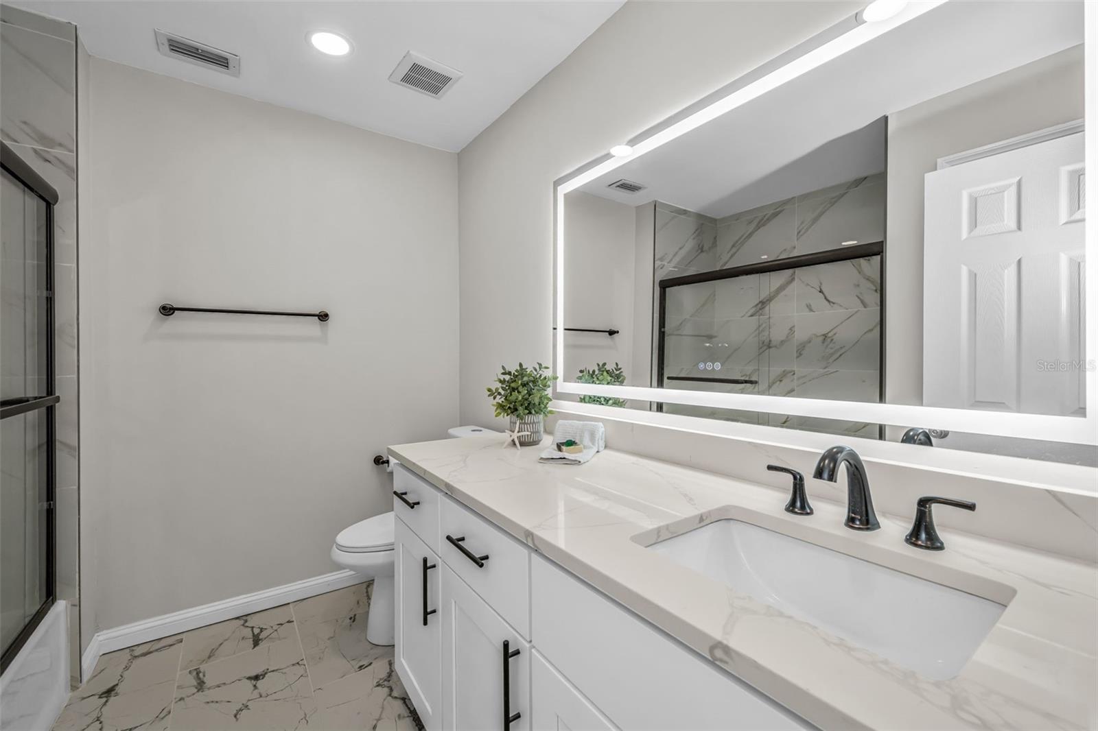 Image 29 of 68 For 100 Bluff View Drive 604c