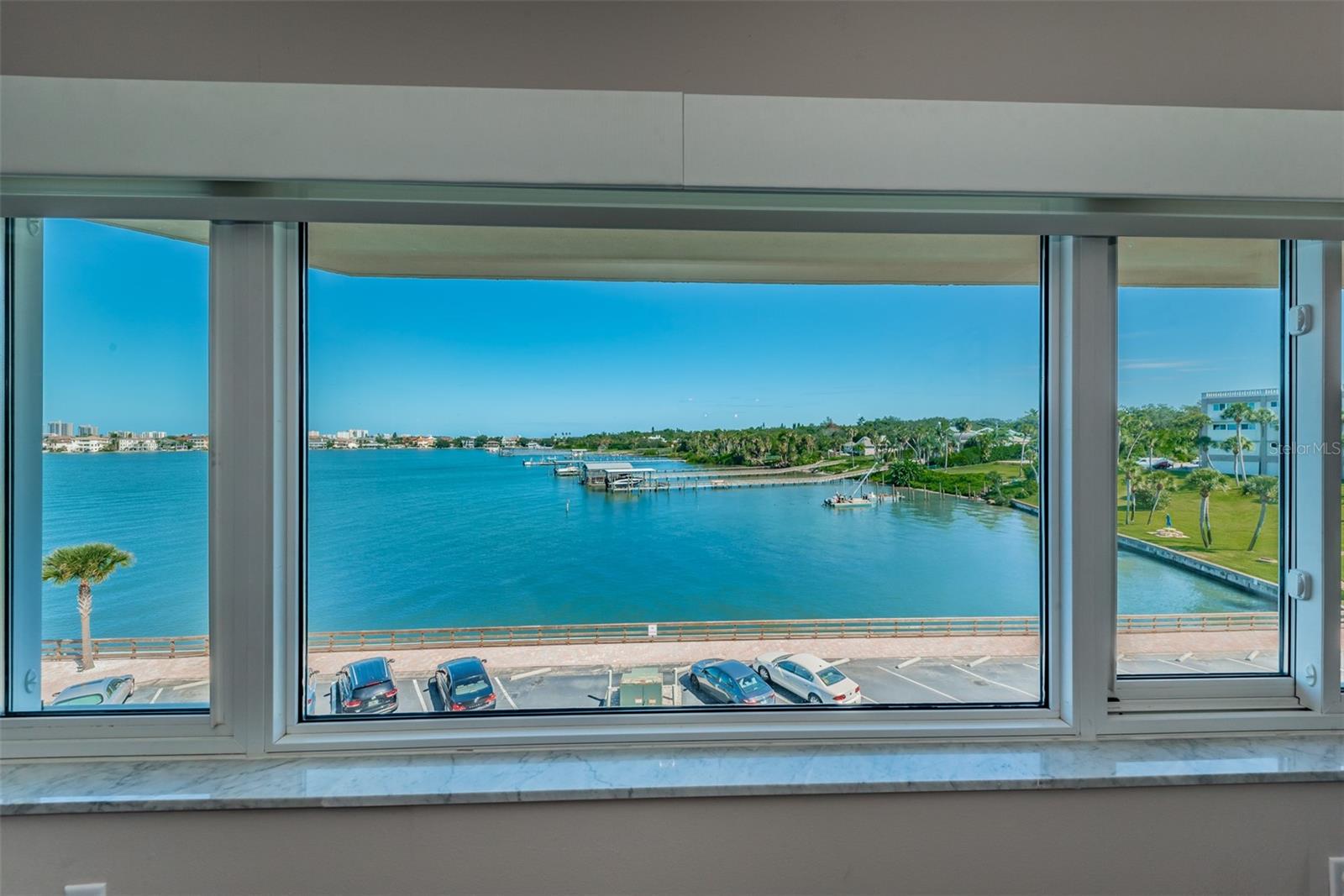 Image 31 of 68 For 100 Bluff View Drive 604c