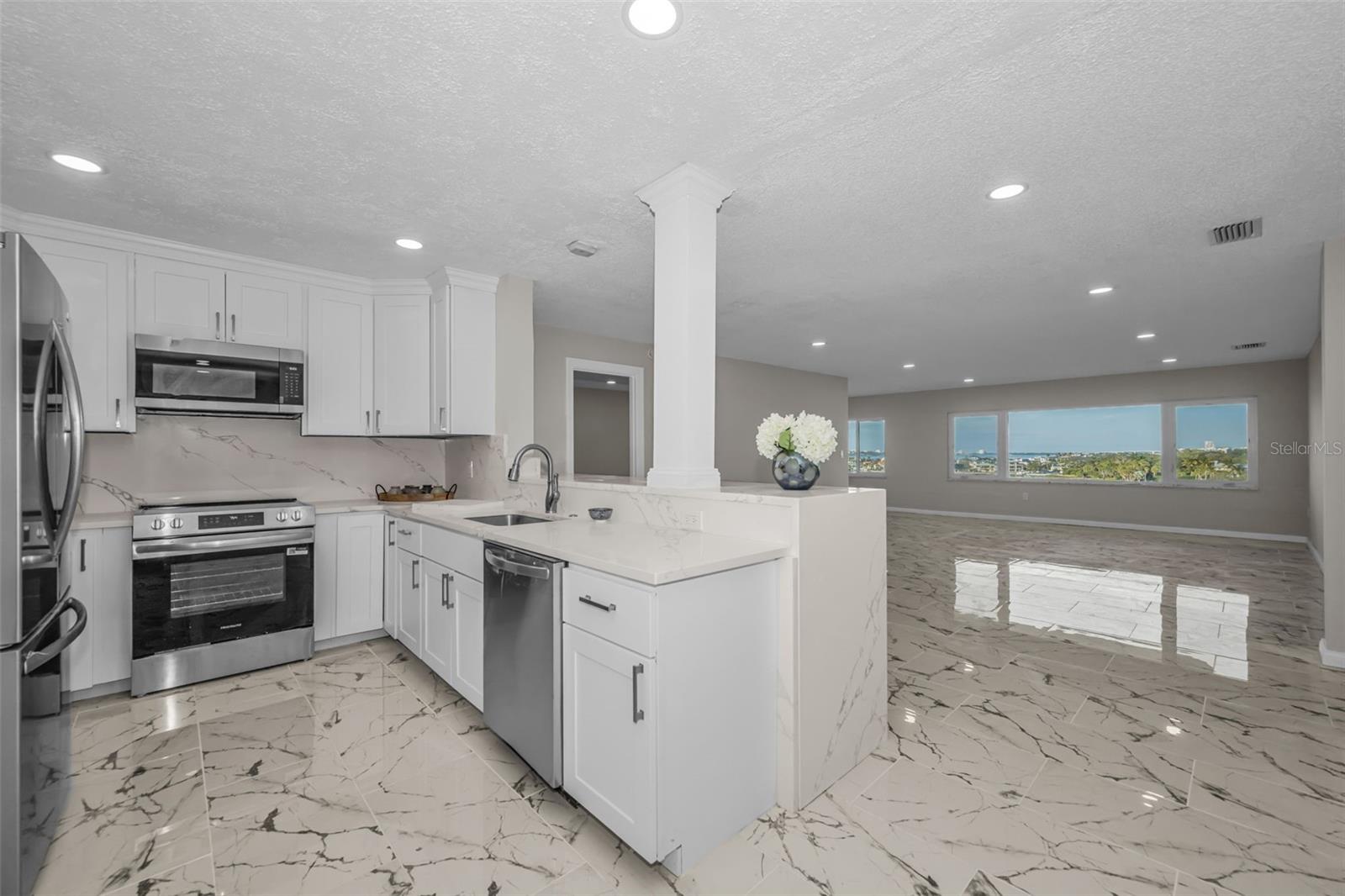 Image 5 of 68 For 100 Bluff View Drive 604c