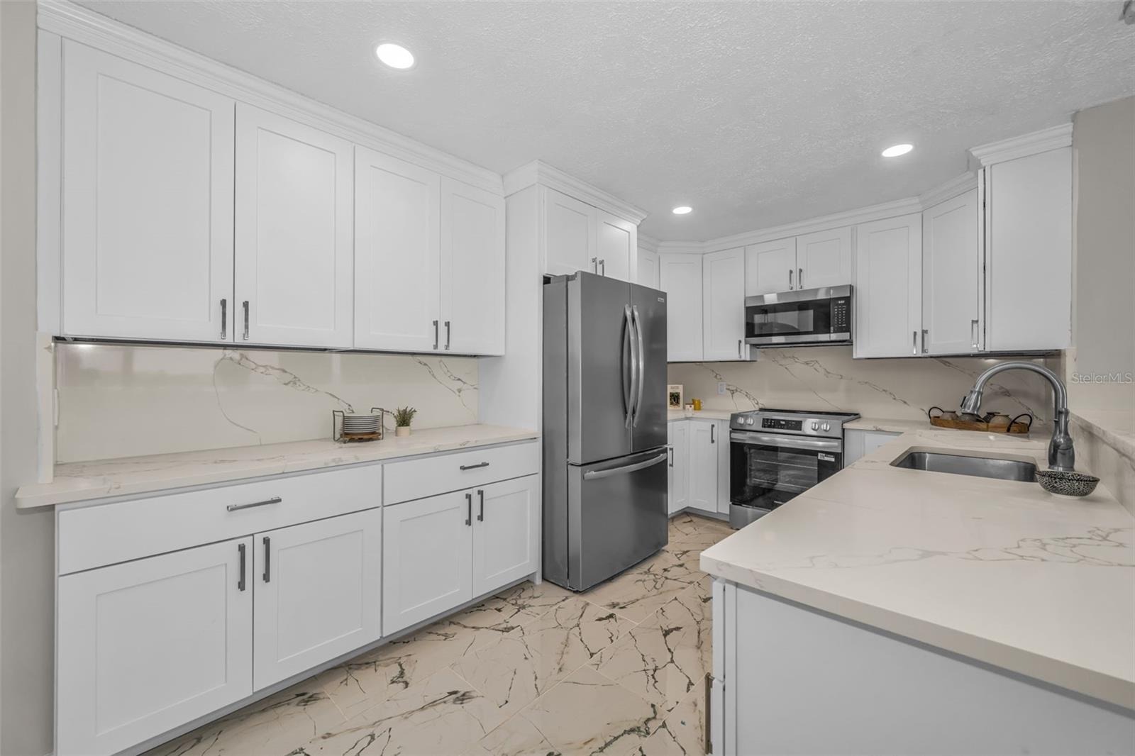 Image 7 of 68 For 100 Bluff View Drive 604c