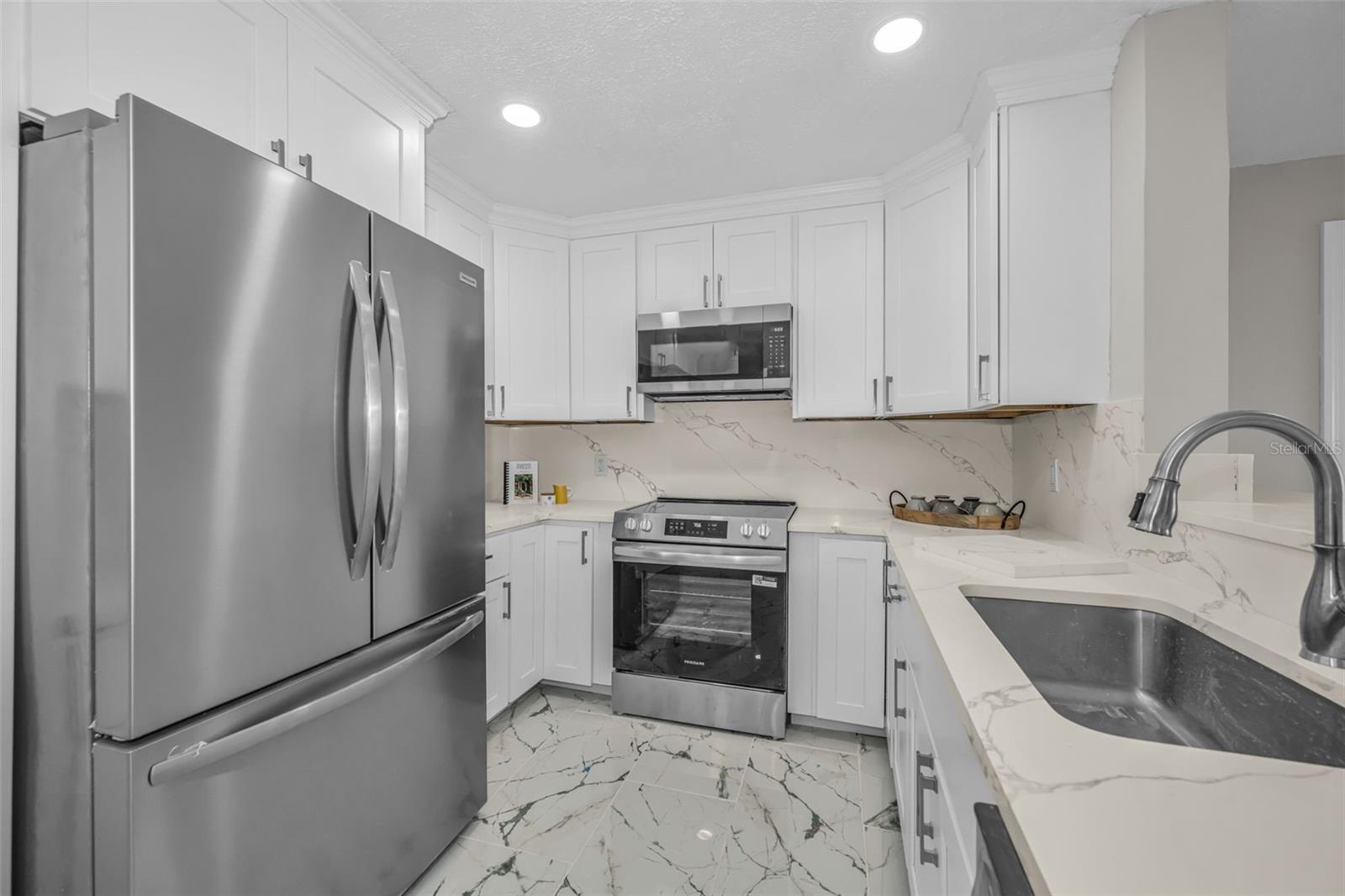 Image 9 of 68 For 100 Bluff View Drive 604c