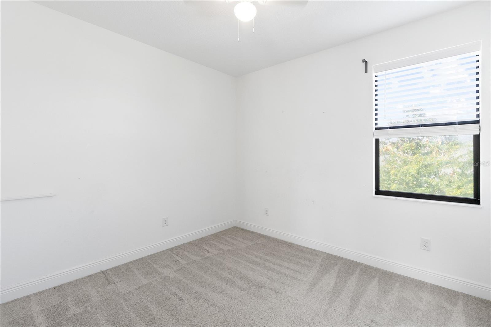 Image 27 of 37 For 19852 Lonesome Pine Drive