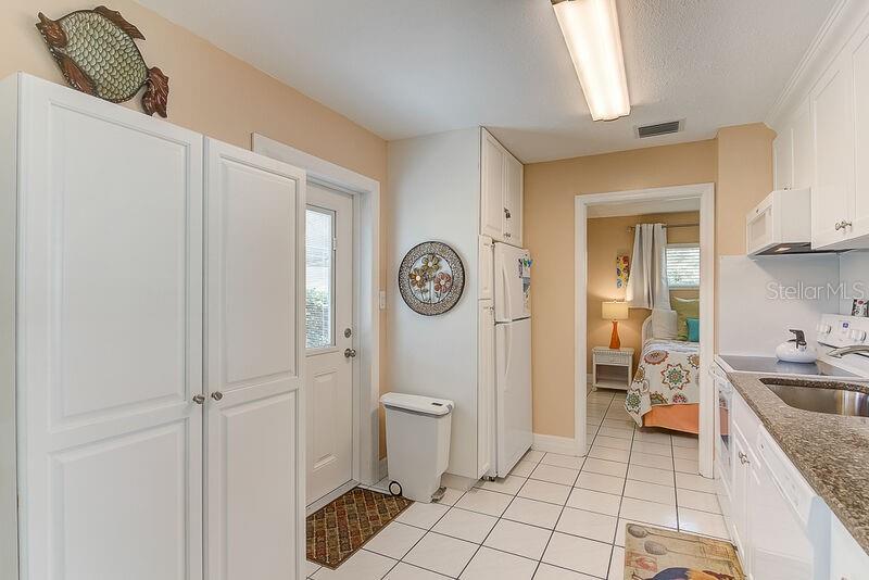 Image 17 of 30 For 6020 Midnight Pass Road 1