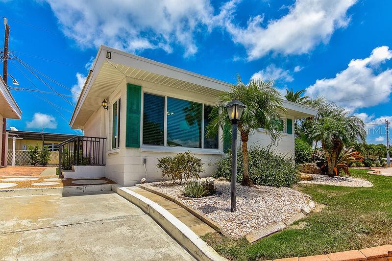 Image 25 of 30 For 6020 Midnight Pass Road 1