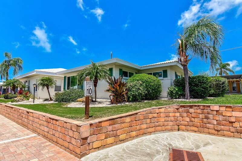 Image 27 of 30 For 6020 Midnight Pass Road 1