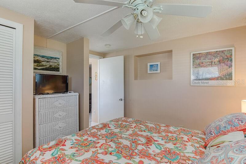 Image 6 of 30 For 6020 Midnight Pass Road 1