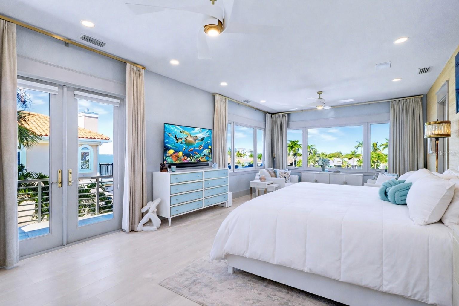 Image 23 of 42 For 4635 Dolphin Cay Lane S