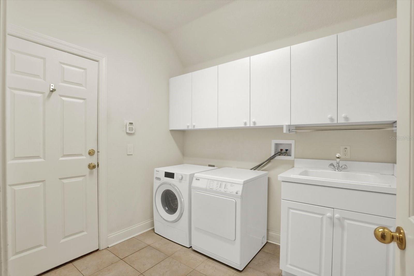 Image 40 of 64 For 3511 Heards Ferry Drive