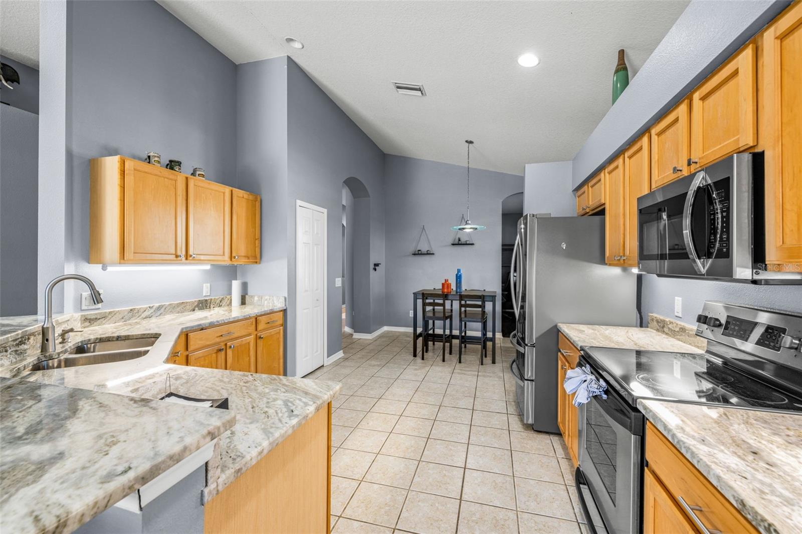 Image 10 of 26 For 8425 Fenwick Avenue