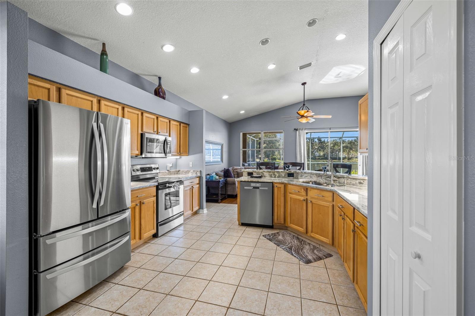 Image 8 of 26 For 8425 Fenwick Avenue