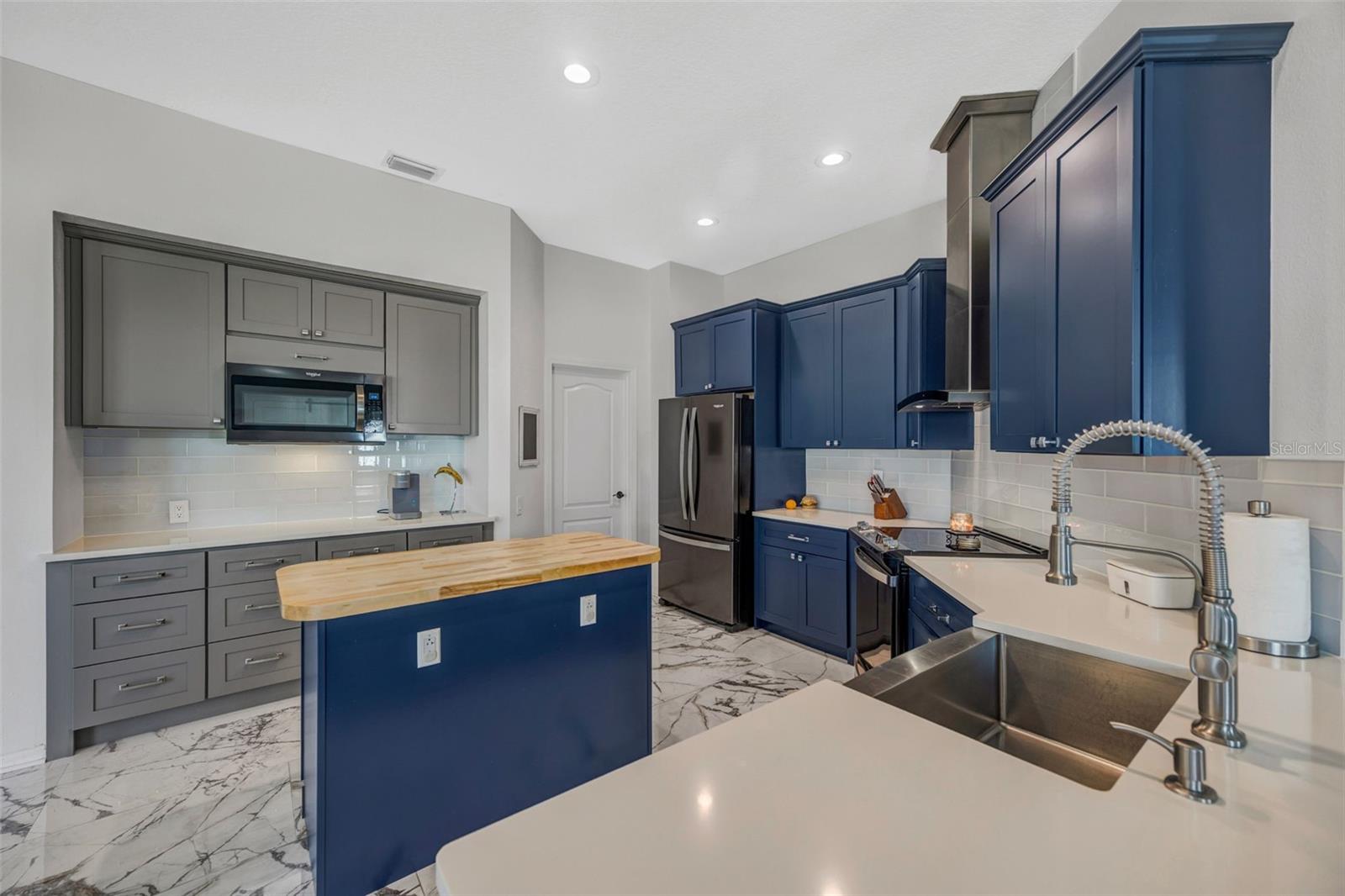 Image 33 of 74 For 22239 Yachtclub Terrace