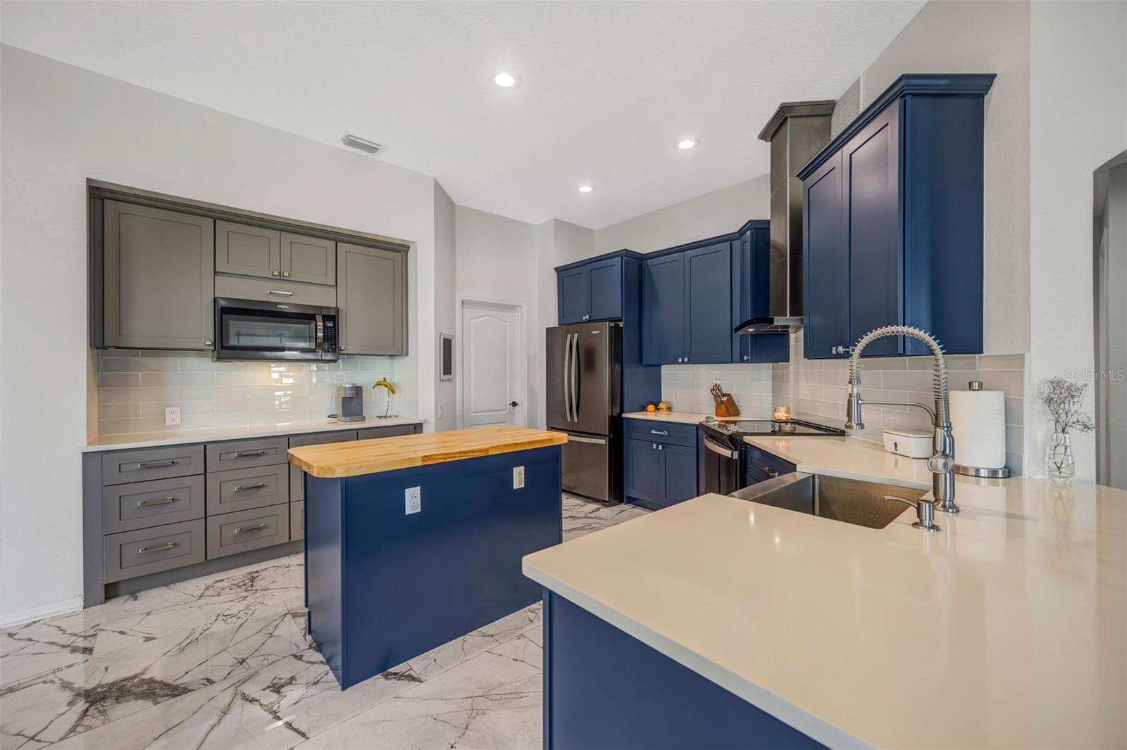 Image 37 of 74 For 22239 Yachtclub Terrace