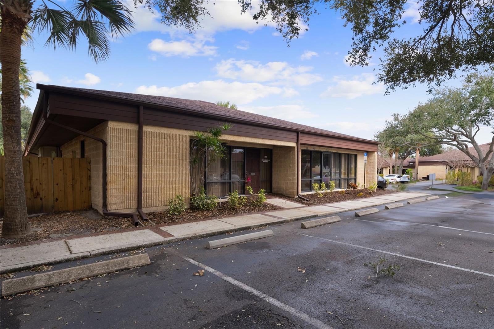 Image 2 of 22 For 611 Druid Road E 302