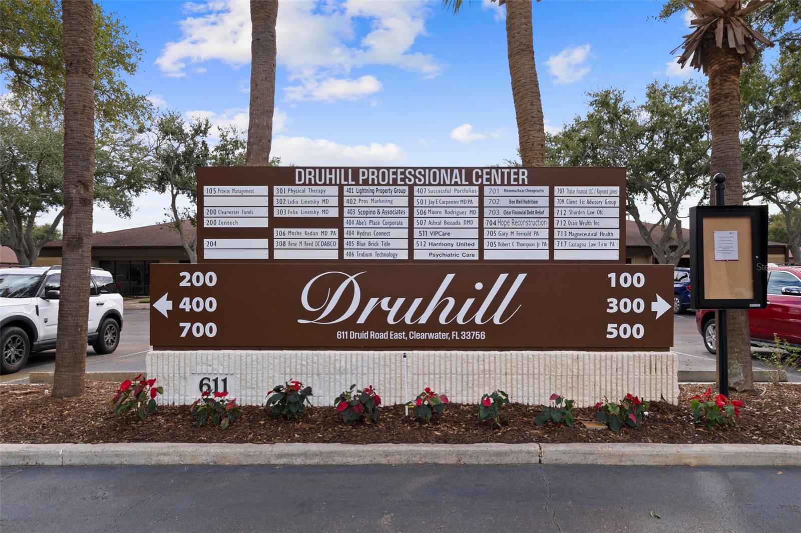 Image 3 of 22 For 611 Druid Road E 302