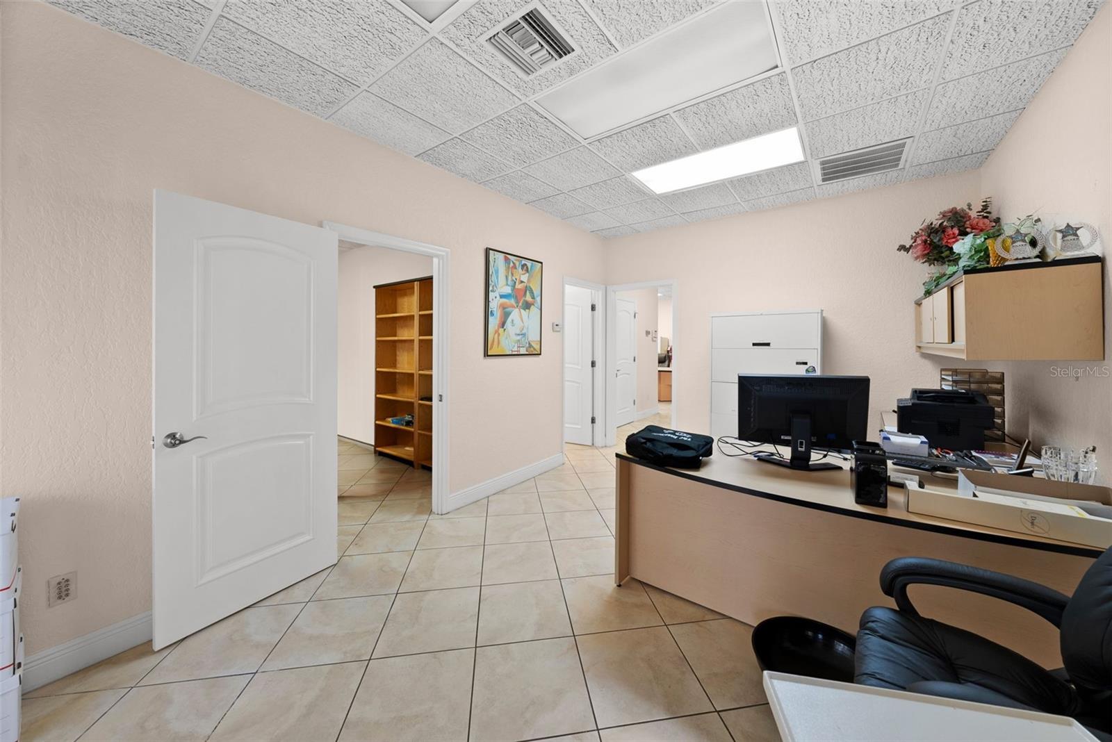 Image 4 of 22 For 611 Druid Road E 302