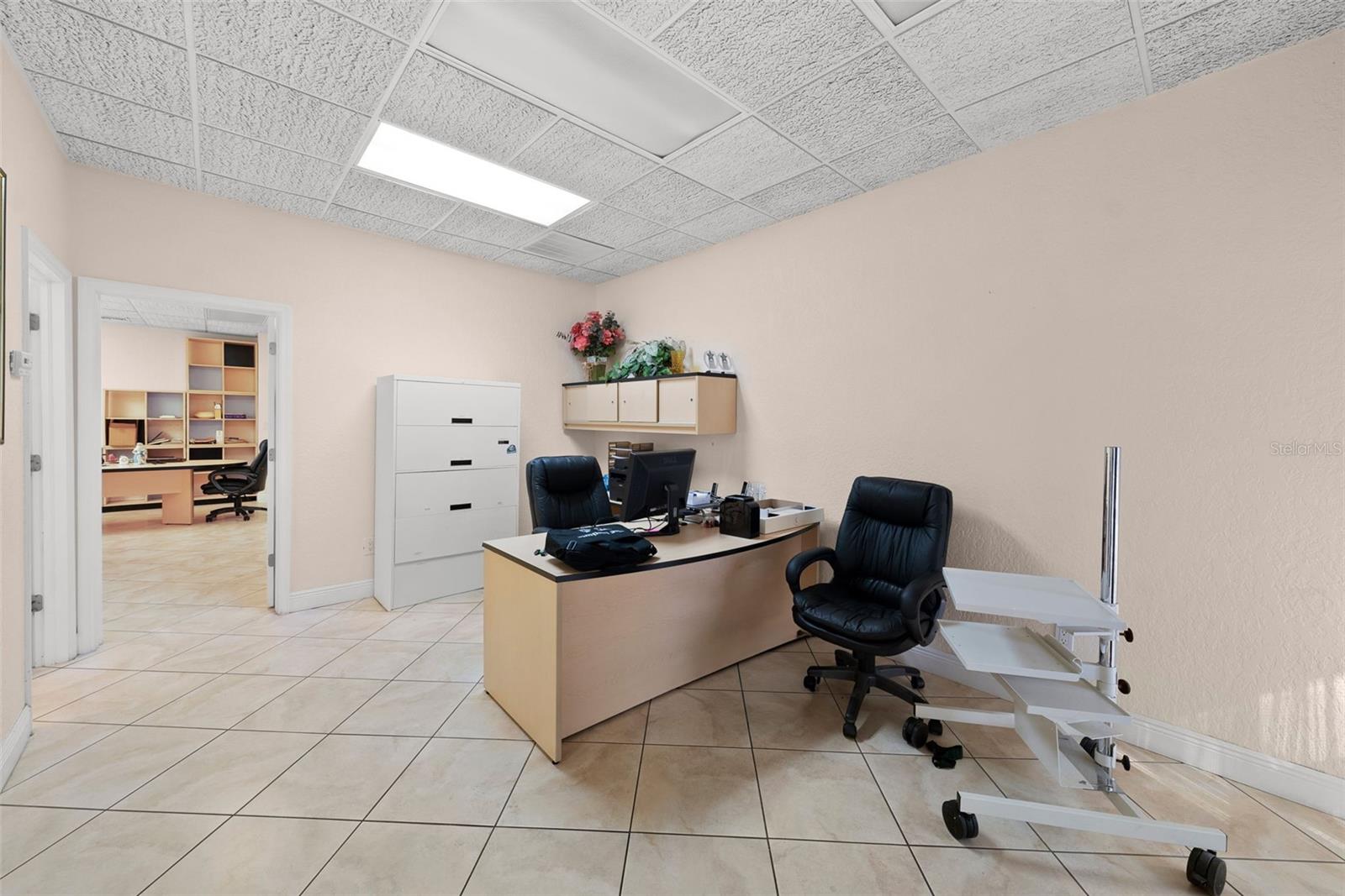 Image 5 of 22 For 611 Druid Road E 302