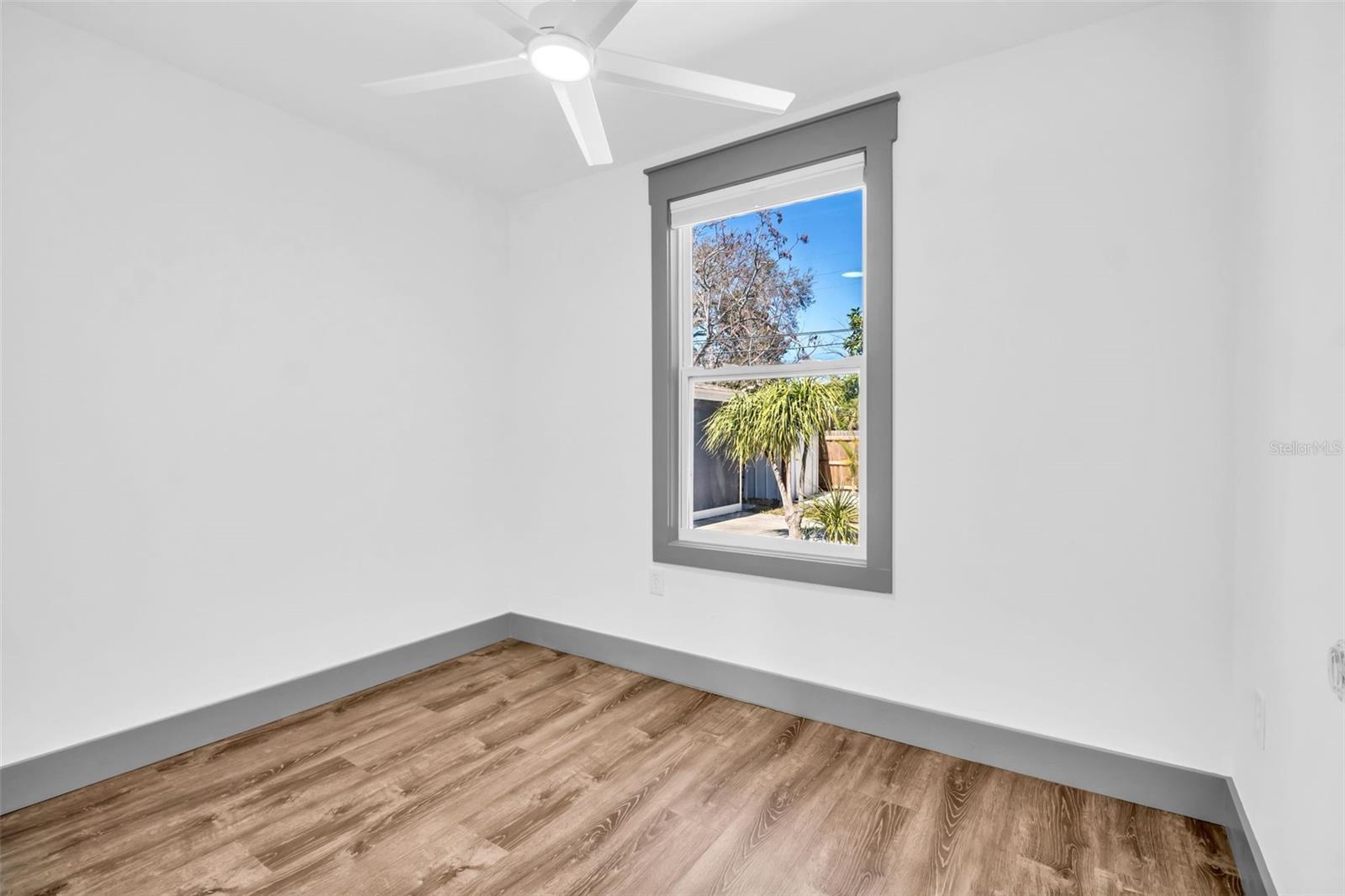 Image 17 of 46 For 4933 Newton Avenue S