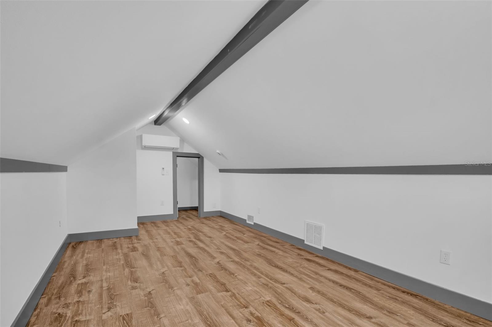 Image 20 of 46 For 4933 Newton Avenue S