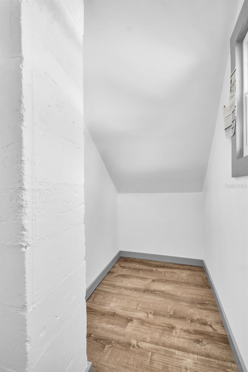 Image 22 of 46 For 4933 Newton Avenue S