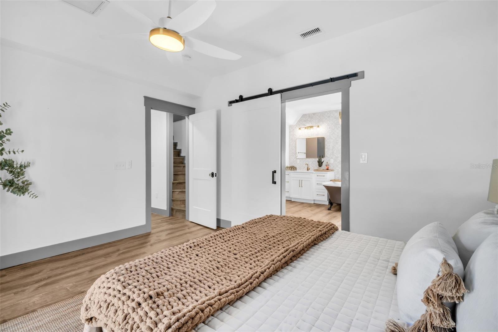 Image 25 of 46 For 4933 Newton Avenue S