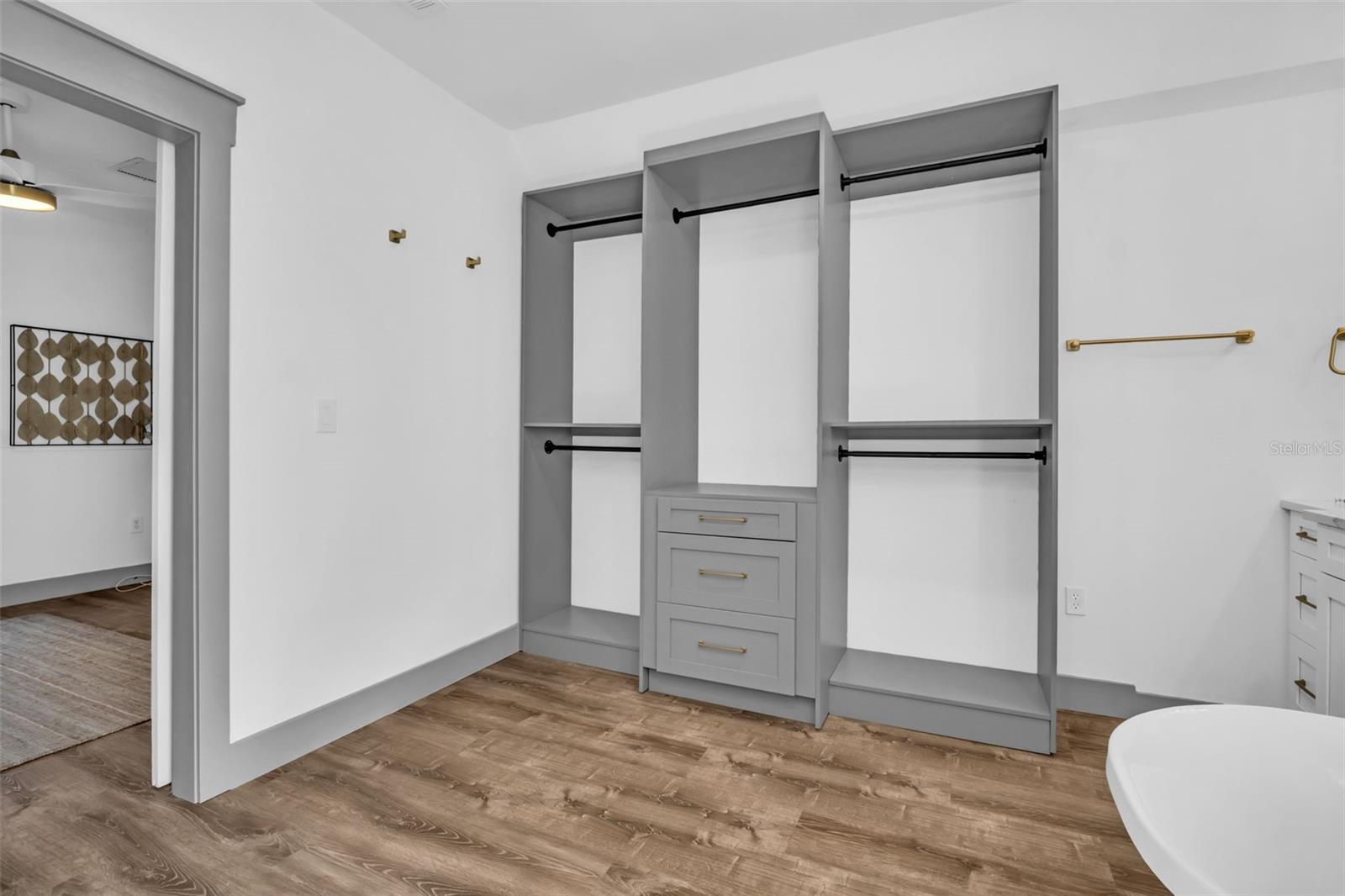 Image 28 of 46 For 4933 Newton Avenue S