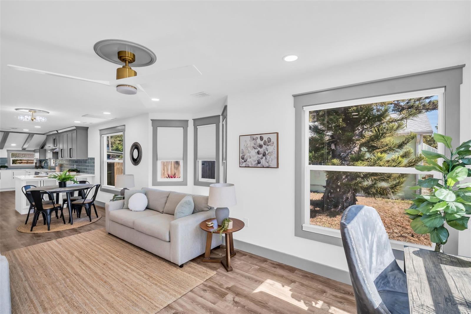 Image 3 of 46 For 4933 Newton Avenue S