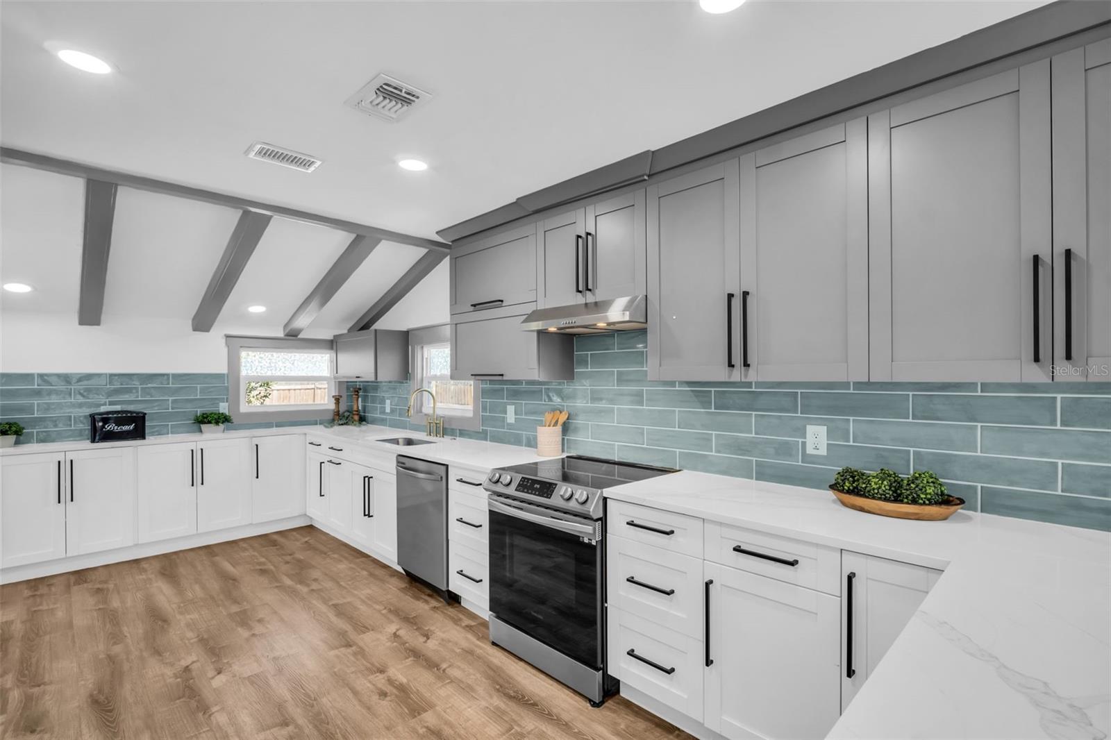 Image 8 of 46 For 4933 Newton Avenue S