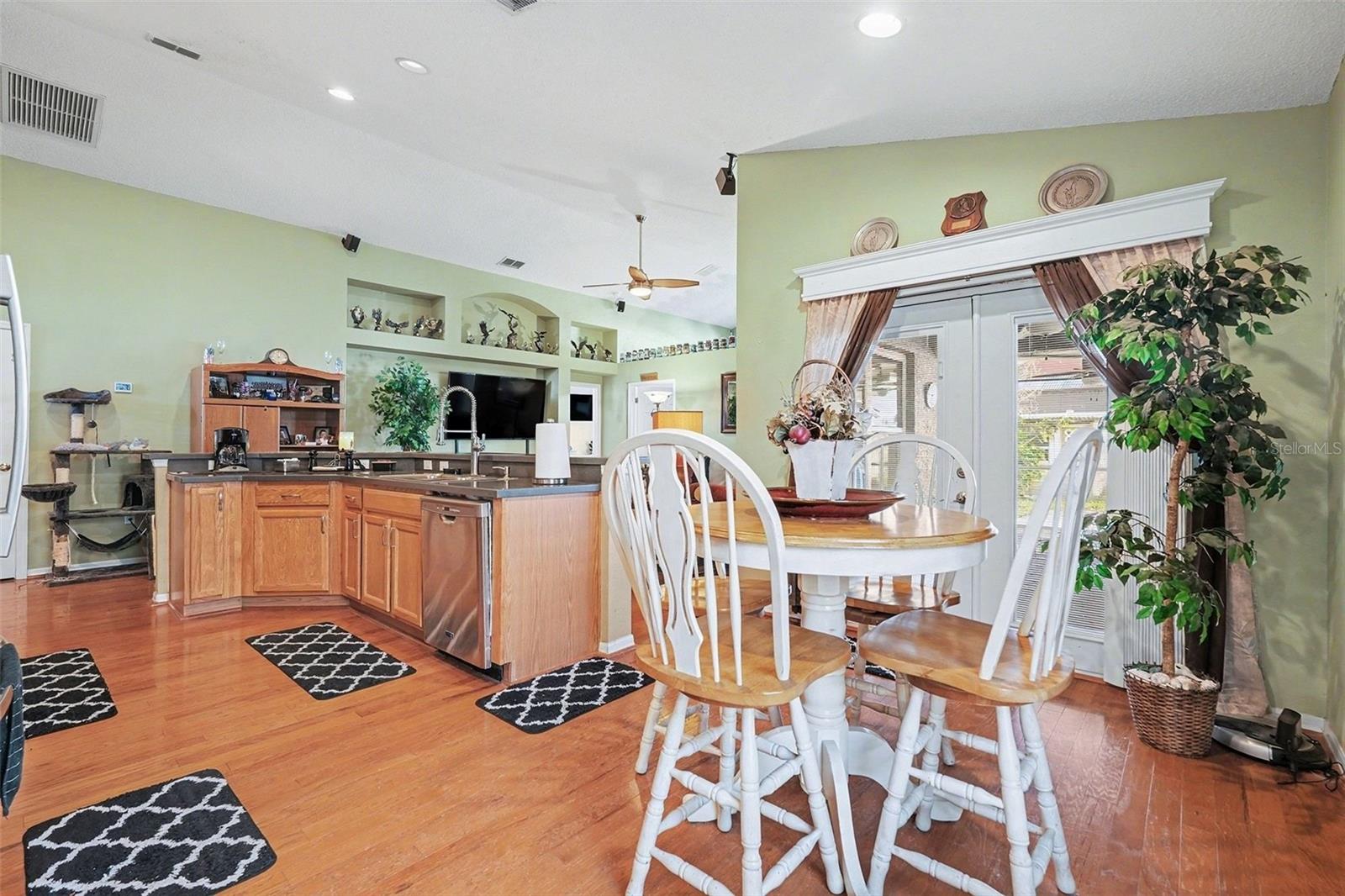 Image 10 of 29 For 2521 Arrowpointe Drive