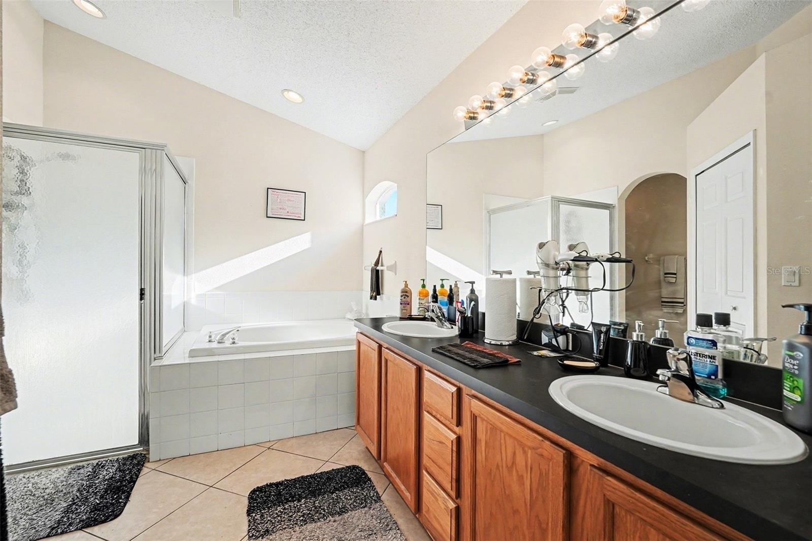 Image 16 of 29 For 2521 Arrowpointe Drive