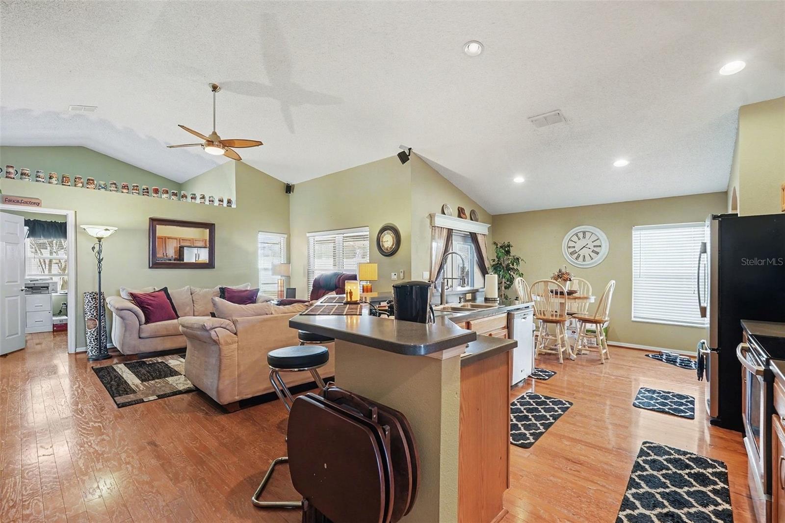 Image 7 of 29 For 2521 Arrowpointe Drive